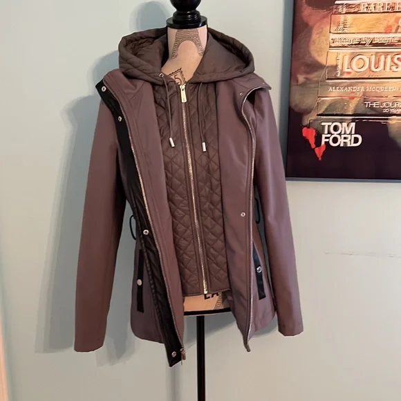 WATERPROOF JACKET ✨ - Picture 2 of 5